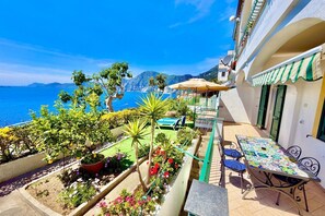 Outdoor dining - Tramonto Praiano centre village (Praiano)
