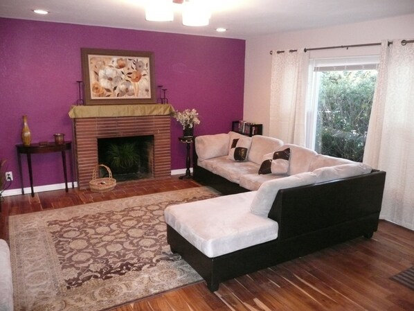 TV, fireplace, DVD player, books