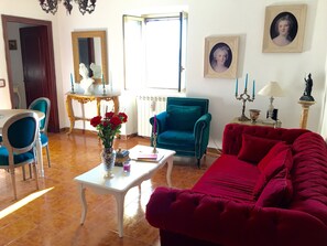TV - Your medieval house in a charming village (giuliano di roma)