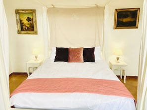 2 bedrooms, desk, soundproofing, iron/ironing board - Your medieval house in a charming village (giuliano di roma)