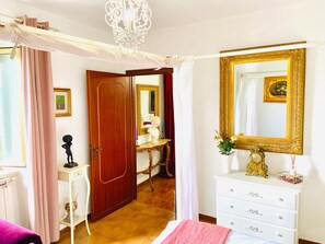 2 bedrooms, desk, soundproofing, iron/ironing board - Your medieval house in a charming village (giuliano di roma)