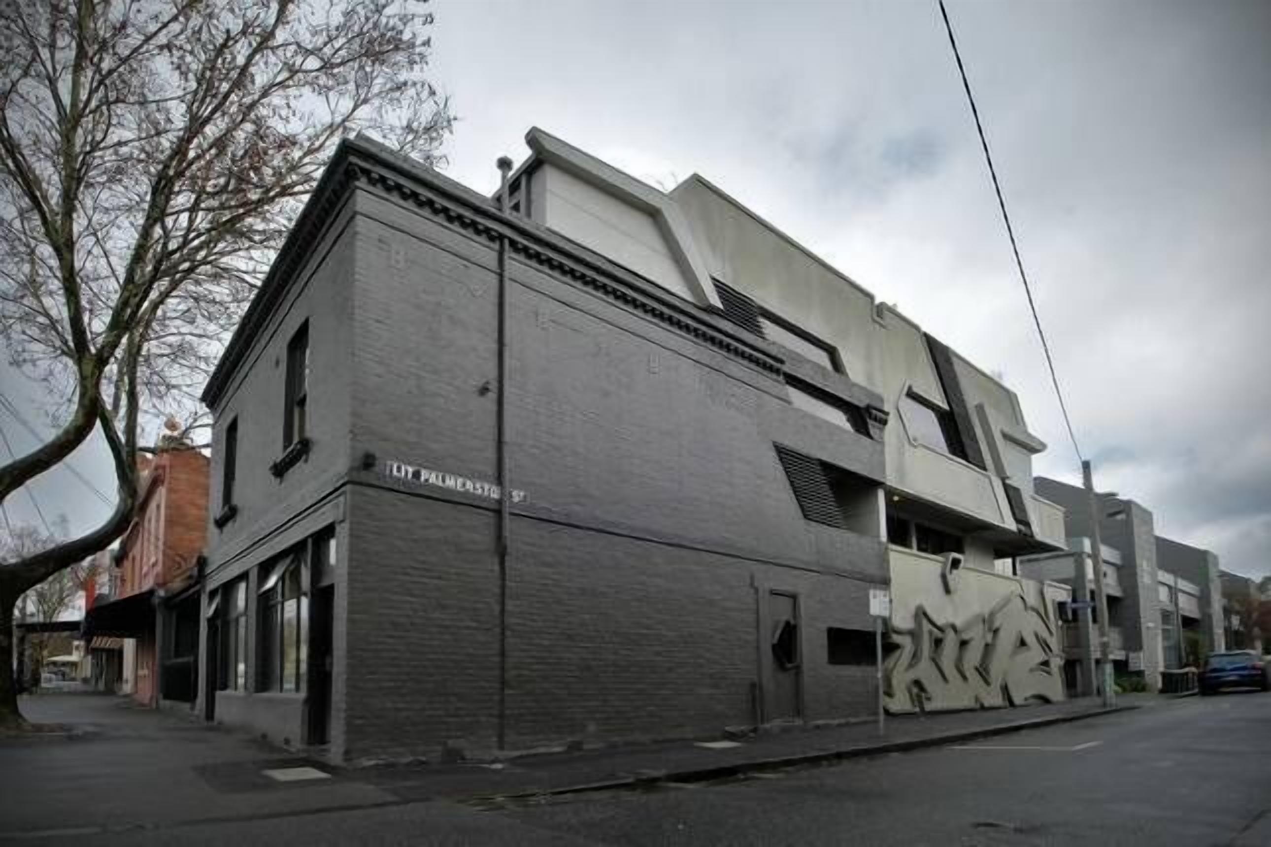 The Hive Graffiti Apartments — image 20