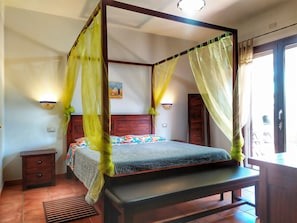 1 slaapkamer, een strijkplank/strijkijzer