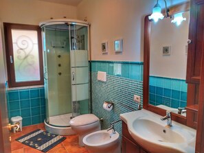 Shower, jetted bath, hair dryer, bidet