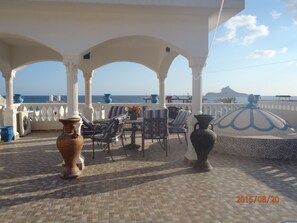 Outdoor dining - Holiday rentals: Charming house between sea and mountain, (RAFRAF)