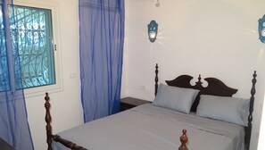 2 bedrooms, desk, travel cot, WiFi