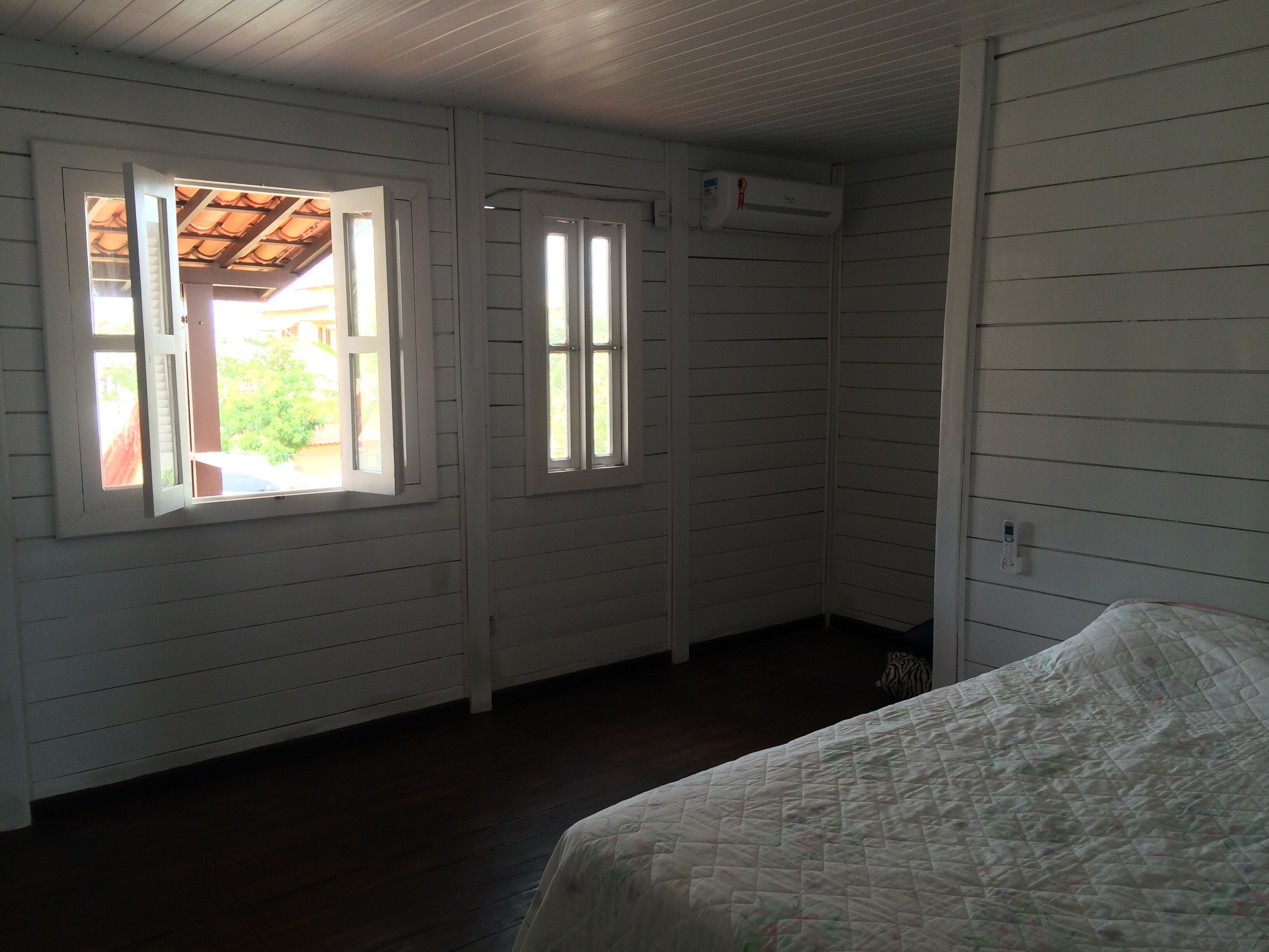 Large house with pool, barbecue, AR, 2 suites