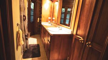 Combined shower/tub, towels, soap, toilet paper