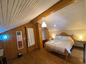 2 habitaciones, tabla de planchar con plancha y cuna de viaje 