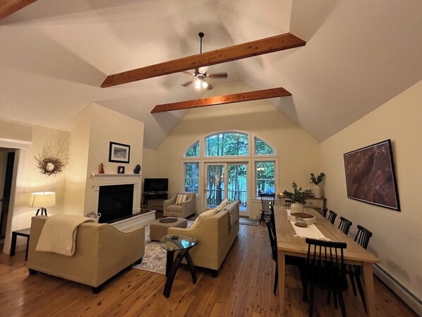 Smart TV, fireplace, DVD player, books