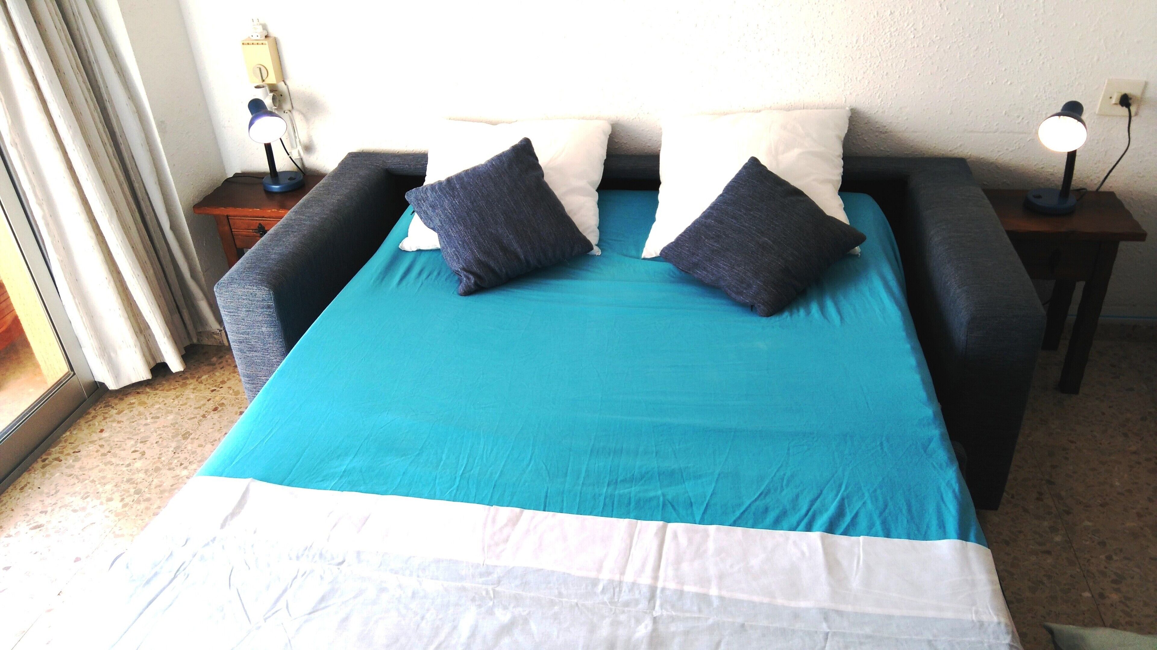 Beautiful studio with fantastic sea views and large private pool on the beach !!