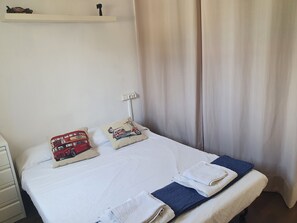 2 habitaciones, tabla de planchar con plancha, wifi y ropa de cama
