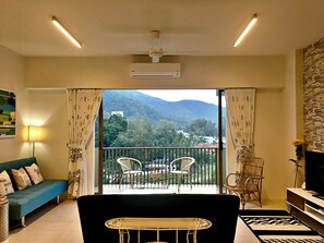 スマートテレビ、DVD プレーヤー、書庫