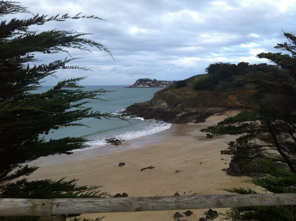 Beach - SORRY WE WILL BE CLOSED UNTIL FURTHER NOTICE. (Landéhen)