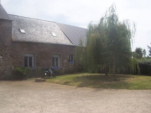 Exterior - SORRY WE WILL BE CLOSED UNTIL FURTHER NOTICE. (Landéhen)