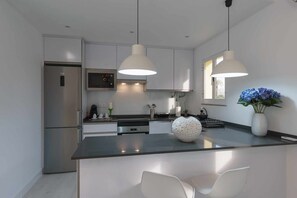 Fridge, oven, dishwasher, toaster - Boat View -  Marina Plaza - By Vilamoura Sun (Quarteira)