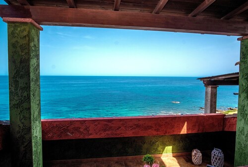 BEAUTIFUL VILLA ON THE SEA