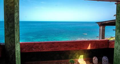 BEAUTIFUL VILLA ON THE SEA