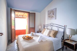 3 bedrooms, desk, iron/ironing board, WiFi