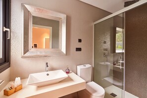 Hair dryer, towels, soap, shampoo - MODERN VILLA HEATED POOL & CLOSE TO PACHA, NOBU ,TALAMANCA BEACH , IBIZA TOWN, (Santa Eulària des Riu)