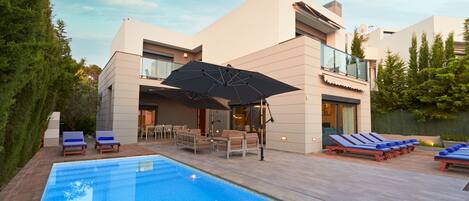 Piscine extérieure, piscine chauffée