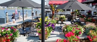 Best Waterviews & Walk to Town