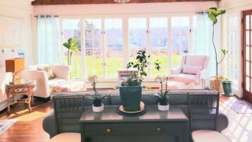 Smart TV, DVD player, books