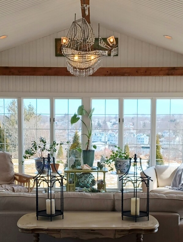 Smart TV, DVD player, books