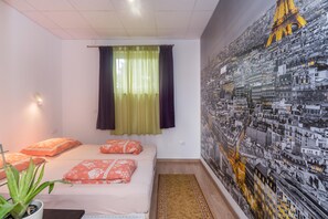 5 bedrooms, in-room safe, iron/ironing board, travel cot