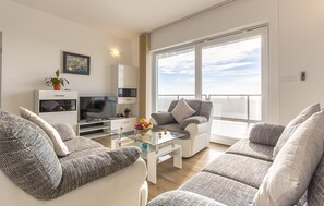 Smart TV, foosball, table tennis