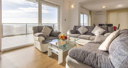 Wow. **** , Bigger! Better! Beautiful! 200 m²!! 200 m² Terrace! Brand new!