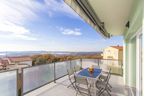 Outdoor dining - Wow.  **** , Bigger! Better! Beautiful! 200 m²!! 200 m² Terrace! Brand new! (Medulin)