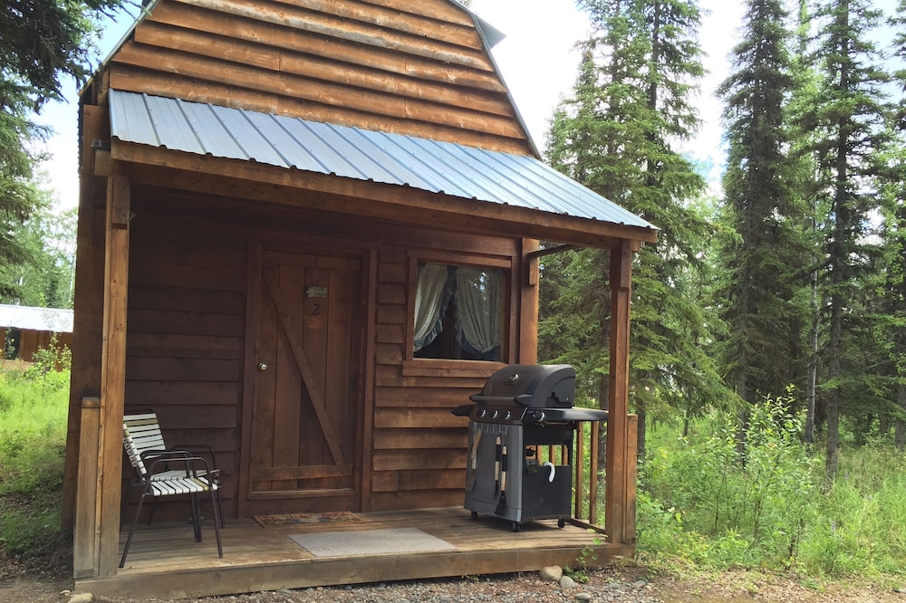 Alpine Heather is a quiet, self contained, cabin in the Woods!