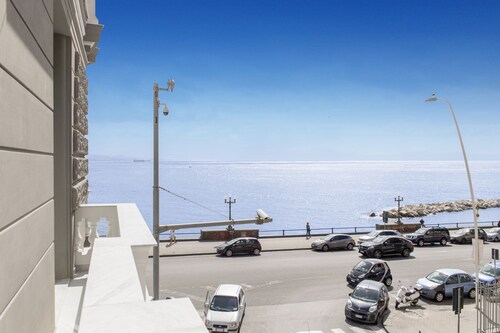 Luxury San Carlo apartment in the heart of Naples with sea view