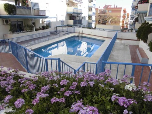 APARTMENT 3 makuuhuonetta, 2 kylpyhuonetta, autotalli, WiFi, allas keskellä ESTEPONA