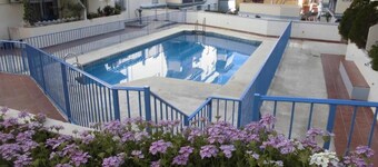 Appartement 3 slaapkamers, 2 badkamers, garage, WIFI, ZWEMBAD IN CENTRUM VAN ESTEPONA