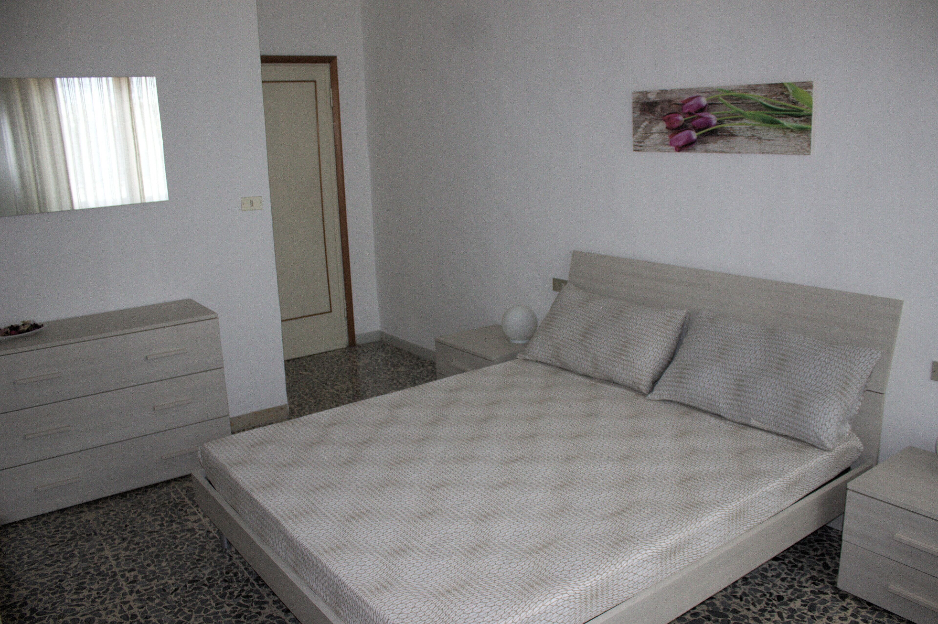 Cute and bright apartment in a private courtyard and quiet