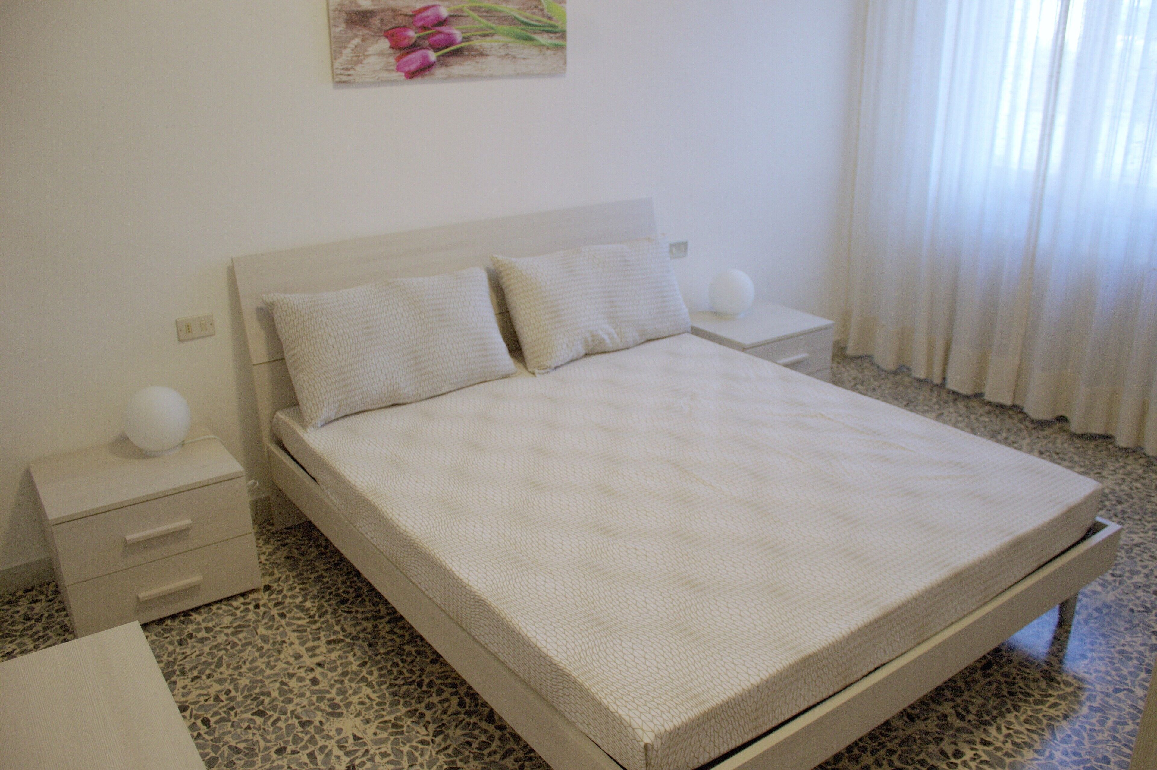 Cute and bright apartment in a private courtyard and quiet