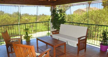 Borgo Parrinin lomakoti. <br>Rentouttava loma Sisilian maaseudulla.