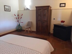 3 slaapkamers, een bureau, geluiddichte muren