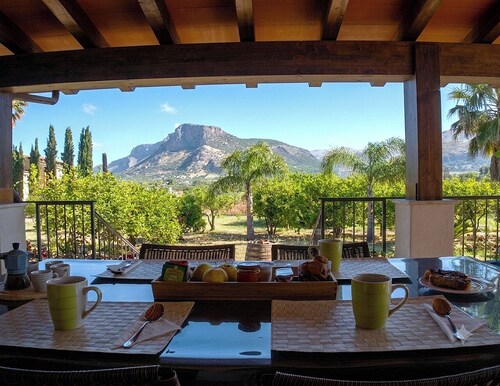 Borgo Parrini Holiday Home. <br>Relaxing holiday in the Sicilian countryside.