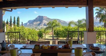 Borgo Parrini Holiday Home. <br>Relaxing holiday in the Sicilian countryside.