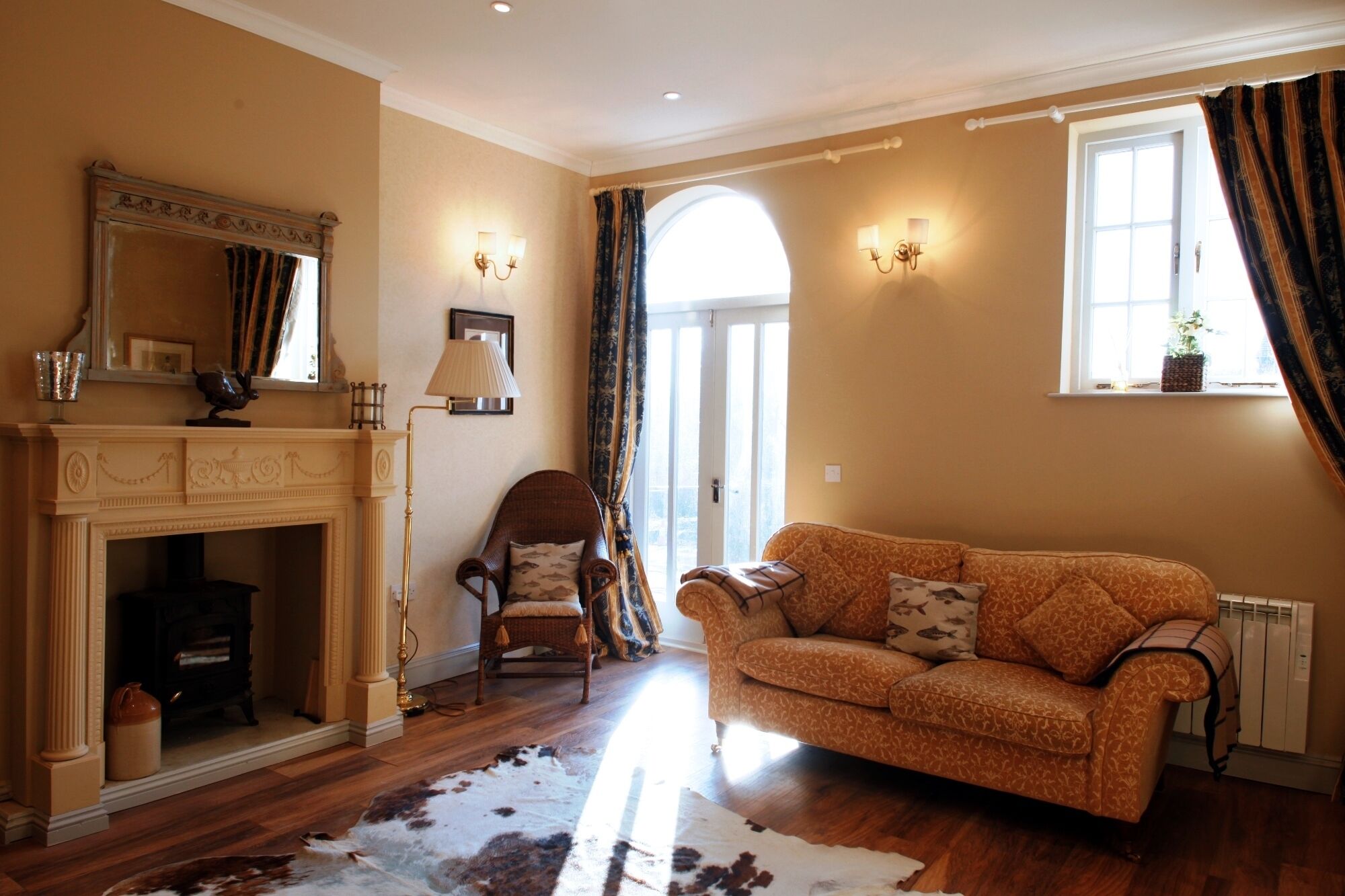 A pet-friendly/family mews cottage in the centre of the village yet very private