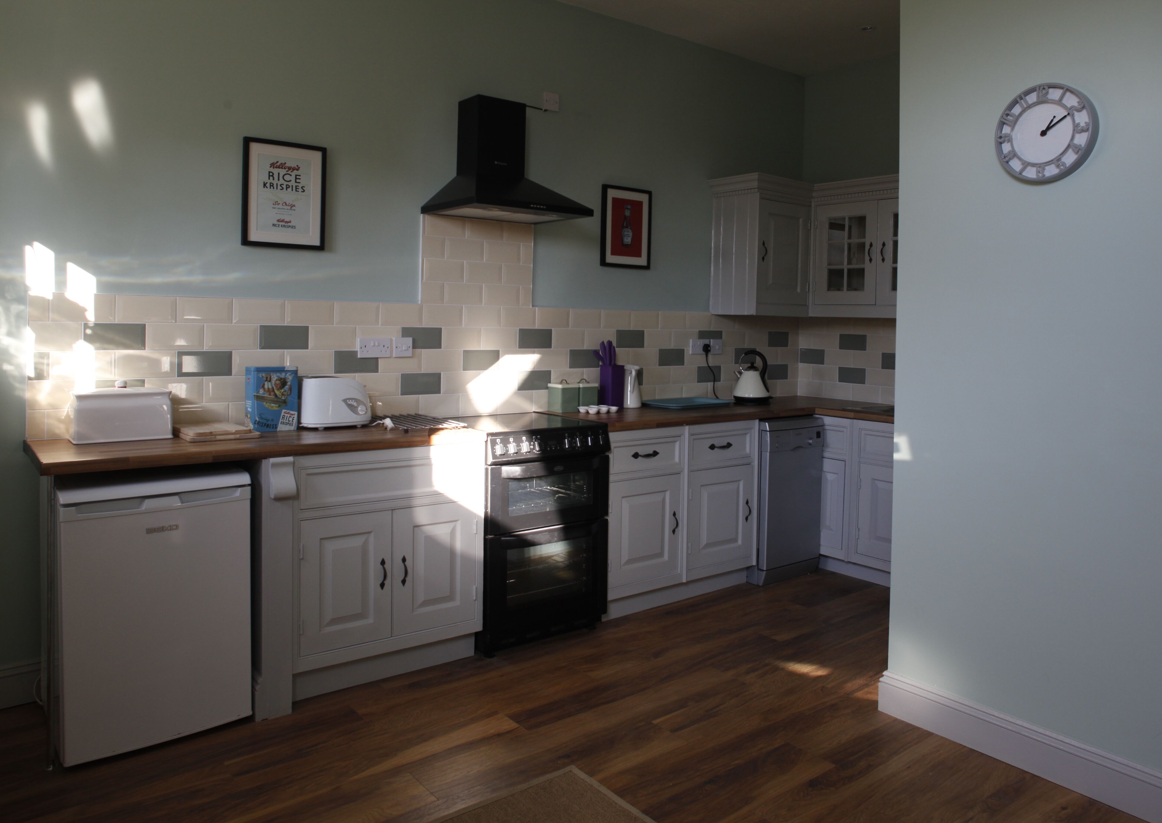 A pet-friendly/family mews cottage in the centre of the village yet very private