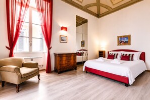 2 Schlafzimmer, Schreibtisch, Bügeleisen/Bügelbrett, Reisekinderbett