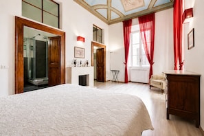 2 bedrooms, desk, iron/ironing board, travel crib - Rampa Mignanelli Charming Apartment (Roma)