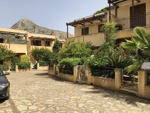 Property grounds - Villa 200 mt. from the sea (San Vito Lo Capo)