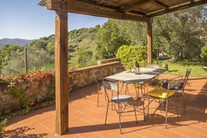 تناول الطعام بالخارج