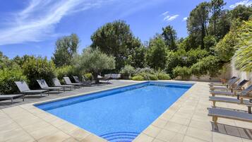 AuĂenpool, beheizter Pool, LiegestĂŒhle