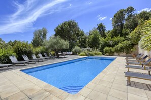 Außenpool, beheizter Pool, Liegestühle